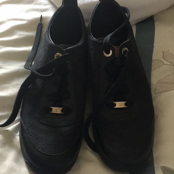 Authentic LV sneaker 👟 - Picture 1 of 8